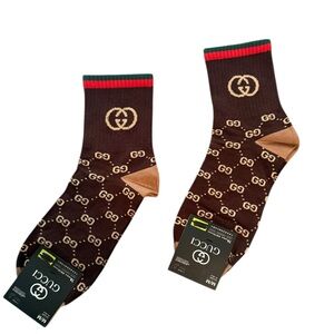 NWT 2 Pair Gucci Outlet Men's Socks Brown with classic Gucci Stripes and Logo